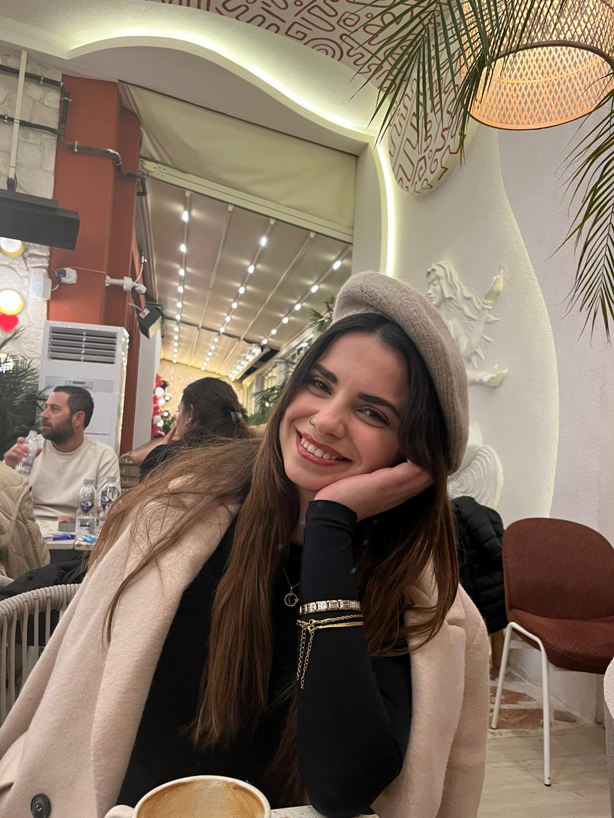 Yaren Zemzemoğlu - Matematik Öğretmeni